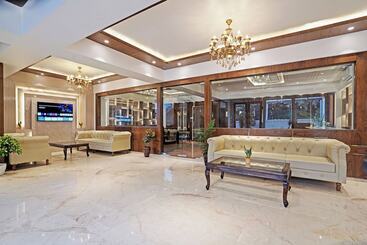 Diamond Admire Hotel & Banquets By Mmd