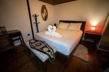 The River House   Upscale Lodge