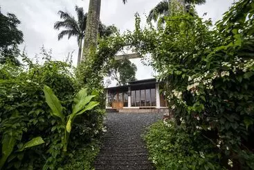 The River House   Upscale Lodge