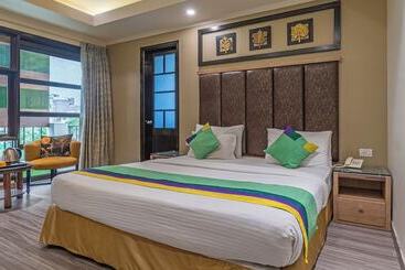 Hotel Treebo Trend Stay Breezy Near Huda City Center Sec 45