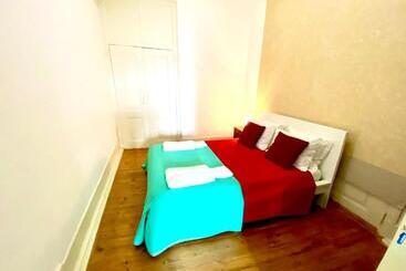 پانسیون Modern Chiado 6   Standard Double Room With No Window And Shared Bathroom