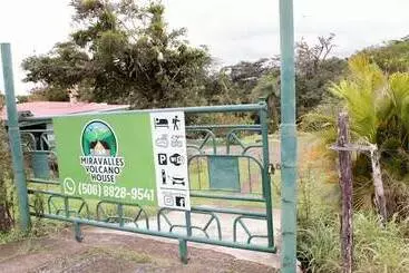 Aamiaismajoitus (B&B) Miravalles Volcano House