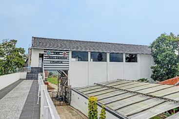 Capital O 91466 Hotel Neu Backpacker Tf Syariah