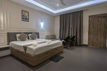 Hotelli Parth King Beach Resort