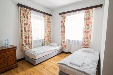 Hotel Farma Many B&b, Noclegi Suntago & Deepspot