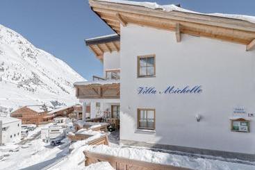 هتل Villa Michelle