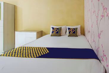 ホテル Oyo Life 93399 Kos Batulayar