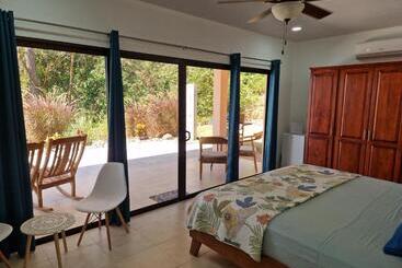 Aamiaismajoitus (B&B) Vista Mar Y Monos