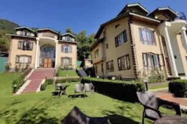 Forest Hill Resorts Laripora