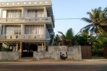 The Stables Hotel Midigama
