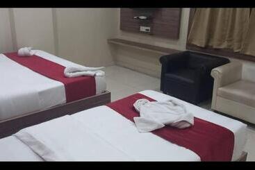 Hotell Adhunik Palace