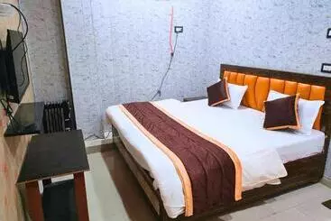 Hotel White Stone, Gonda