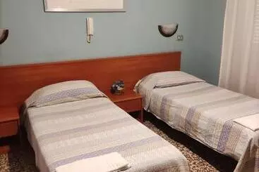 ペンション Hostal D Annunzio House