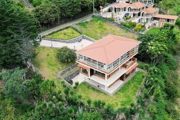 پانسیون Habitación Privada Con Terraza Panorámica, Cocina, Parqueadero