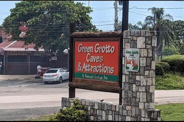 تختخواب و صبحانه Pru’s Paradise