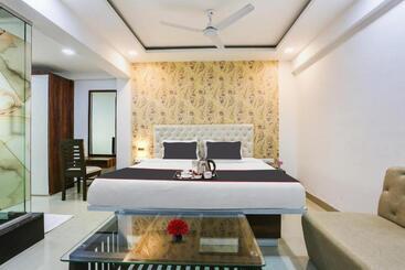 Отель Arsh Executive Inn, Dombivali