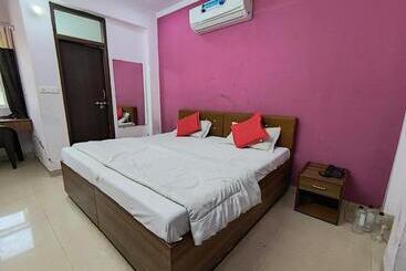 هتل Bullet Inn Jaipur