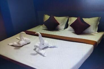 Hotel Sri Sekars Rooms