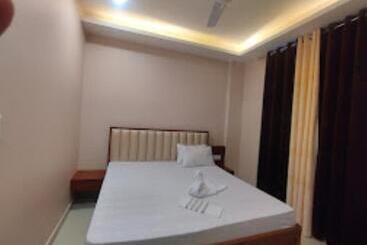 ホテル Raj Telgaram