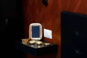 Fly Bed And Breakfast