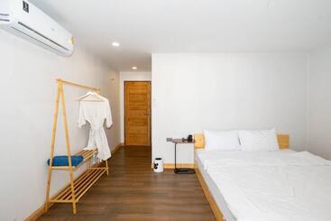 Hotel De  Ocean Land เดอโอเชี่ยนแลนด์ เกาะล้าน