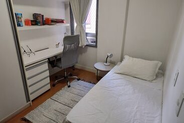 Hostel For One Com Quarto De Solteiro E Banheiro Privativos