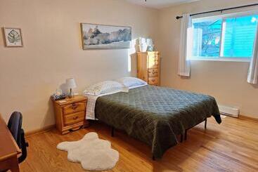 هاستل The Resurgo Room   5 Min Walk To Moncton Hospital