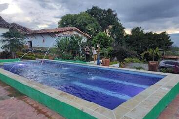 هتل Hospedaje Casa Grande Arbolito