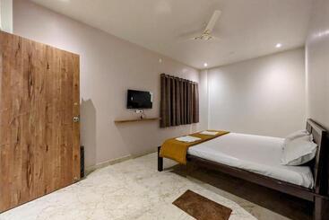 בית מלון כפרי Madhusudan Executive