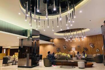 Apart Hotel Shore Residences Moa Dynastel Staycation