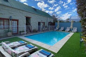 Отель 88 Baron Van Reede Guesthouse