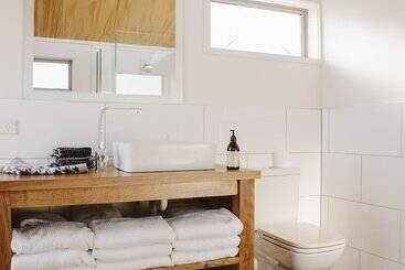 Hotel Appleby House & Rabbit Island Huts