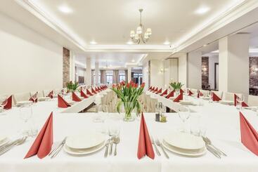 酒店 Modrzewiowy Dwór