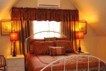 فندق Victorian Inn & Carriage House