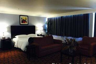 The Grand Peers Hotel