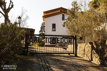 هتل El Niu L Amagatall De Cal Tonedor