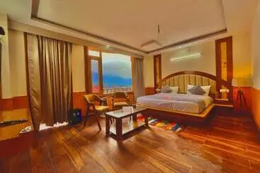 ホテル Lee Green, On Mall Road Manali
