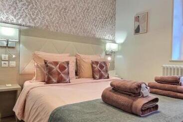 פנסיון Les Platanes  De Miss.k Conciergerie