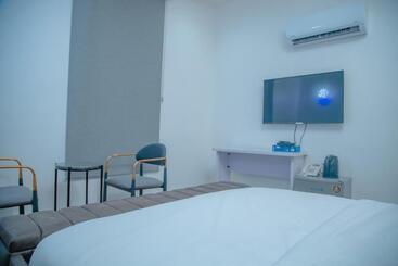 Sakasa Hotel And Suites