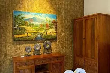 هتل آپارتمان Tiga Naga Villa