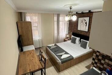 Aparthotel 3 ) Taksim’de Süit Delüxe Otel Odası