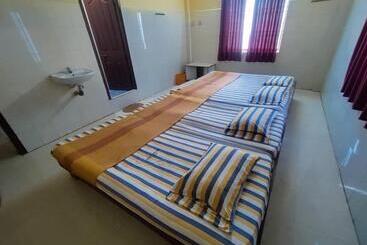 Отель Chinmayi Tourist Home Opposite To Temple Only 50 M