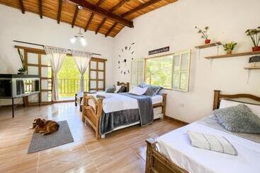 アパートホテル Los Lagos De Jasú