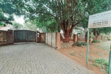 פנסיון Four Seasons Guesthouse   Hardekool 7