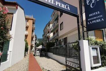 ホテル La Perla