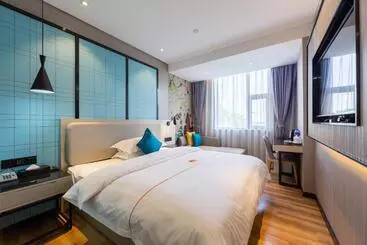 Hotel Warm Yes