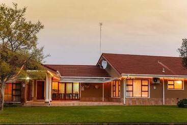 펜션 Karoo Fountain Luxury Guesthouse