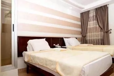 تختخواب و صبحانه Salvatore Room With Breakfast Behind Asyut Train Station
