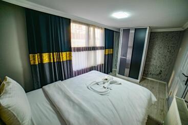 تختخواب و صبحانه Suit Travel