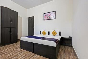 Spot On 81167 Hotel Asdr